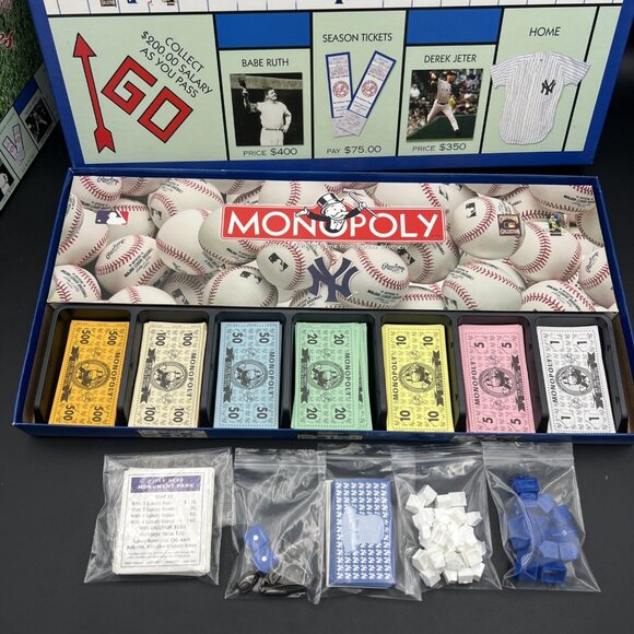 Monopoly: New York Yankees Collector's Edition (2001 Hasbro) - Picture 5 of 13